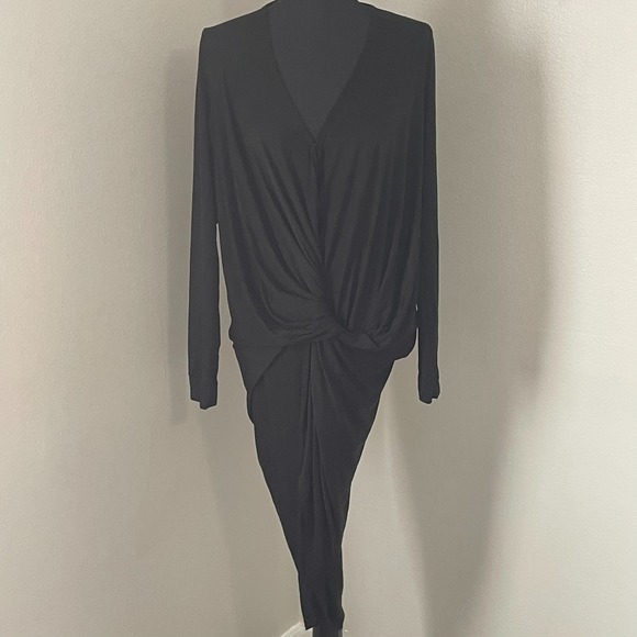 YOUNG FABULOUS & BROKE YFB Sz M Black Stretch Hi-Low Knotted Front Top Tunic - Picture 1 of 13